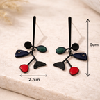 Boucles d’oreilles asymétriques modernes portées avec tenue chic ou quotidienne