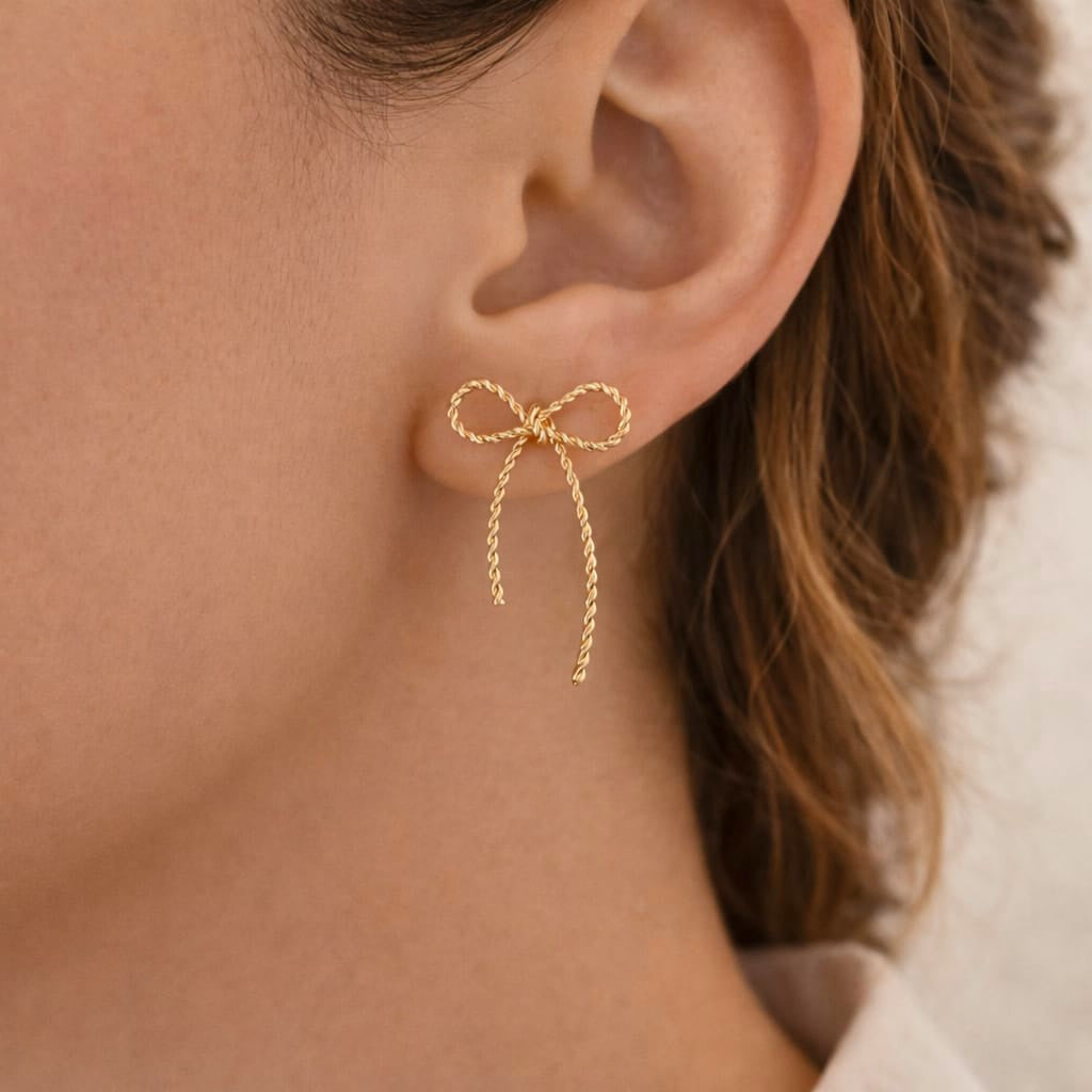 Boucles d’oreilles nœud doré femme au design torsadé minimaliste