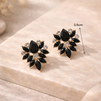 Boucles d'oreilles chic portées par une femme pour une tenue habillée