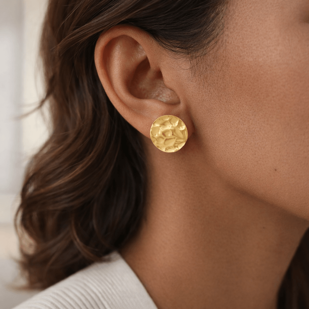 Boucles d oreilles puces rondes martelées dorées diamètre 2,1 cm