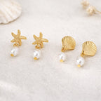 Détail texture dorée étoile de mer et perle blanche pendante 0,8 cm