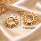 Boucles d’oreilles soleil dorées à porter en été avec tenue chic ou décontractée