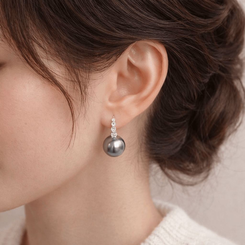 Boucles d’oreilles perle grise pendantes avec zircons brillants argentées
