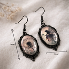 Boucles d oreilles camée fée noire portées avec tenue gothique romantique