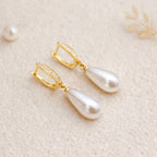 Boucles d’oreilles pendantes perle goutte blanche dorées avec strass