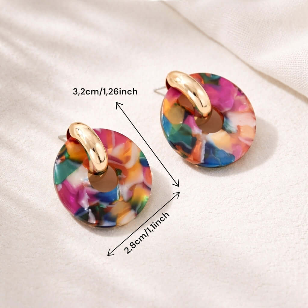 Bijou tendance multicolore et doré, style artistique contemporain