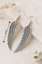 Boucles d’oreilles pendantes argentées aile d’ange à porter au quotidien ou en soirée