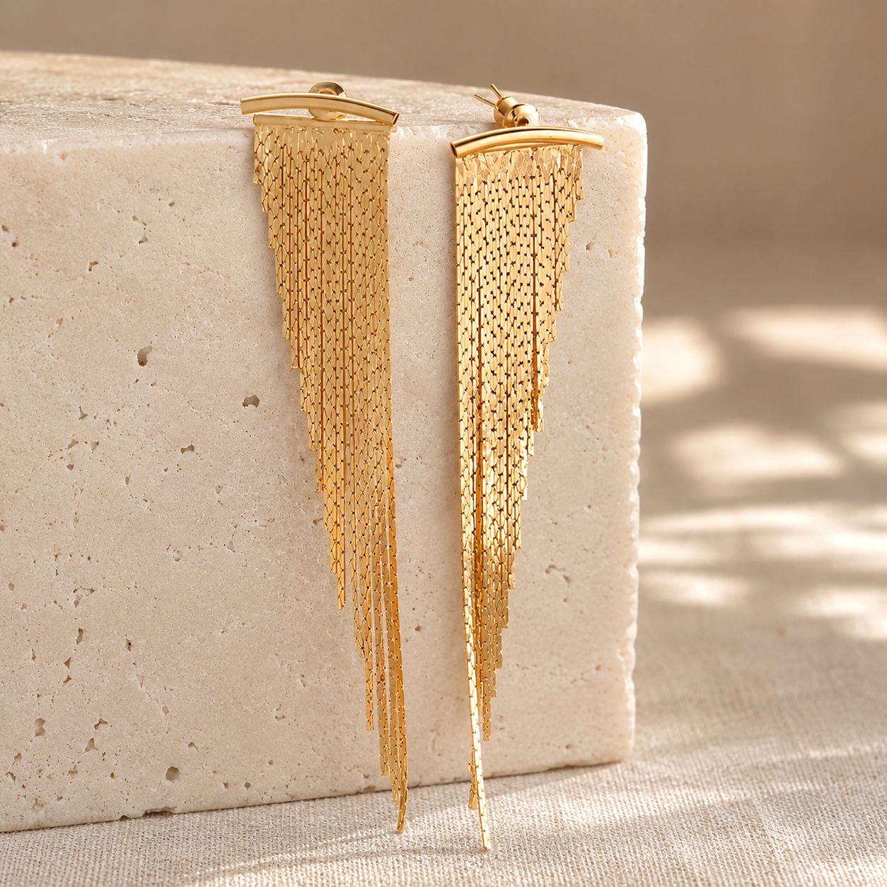 Boucles d’oreilles longues franges dorées – Cascade élégante