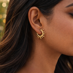 Boucles d’oreilles soleil dorées femme créoles rayonnantes design ajouré