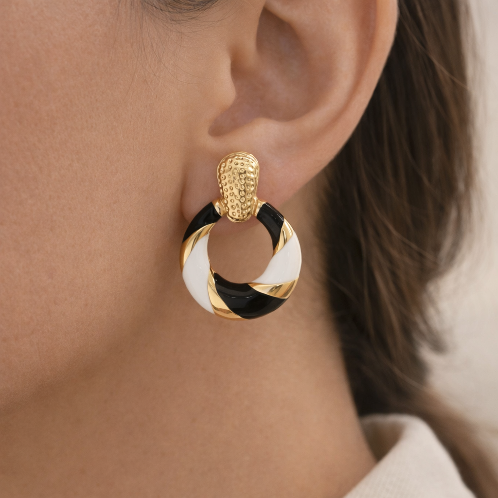 Boucles d’oreilles rondes noir blanc doré femme au design graphique torsadé