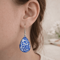 Boucles d’oreilles goutte bleu blanc style porcelaine motif floral pendantes