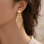Boucles d’oreilles géométriques dorées pendantes en triangles superposés