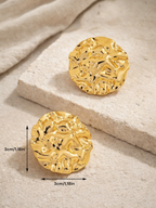 Boucles d’oreilles clous dorées rondes statement pour tenue chic ou soirée