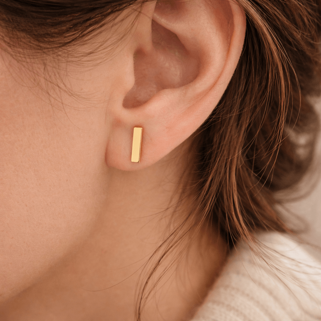 Boucles d'oreilles puces barre dorée minimaliste en acier inoxydable 9 mm